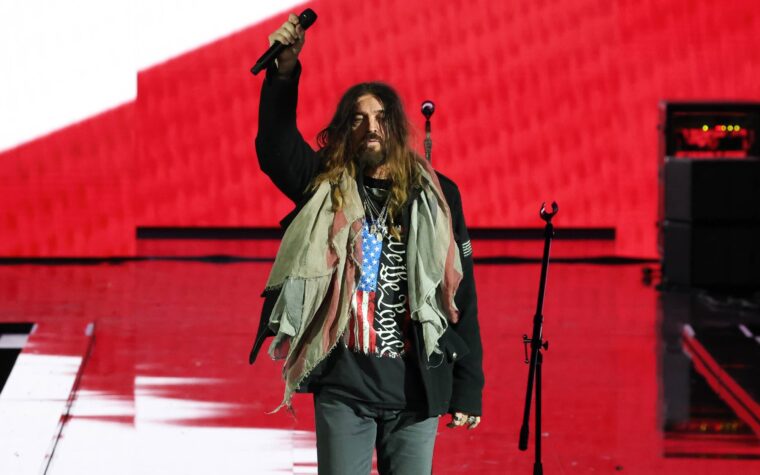 L'ex-femme de Billy Ray Cyrus Firerose dit qu'elle est "heureuse que la vérité soit révélée" après un ensemble d'inauguration de Trump désastreux