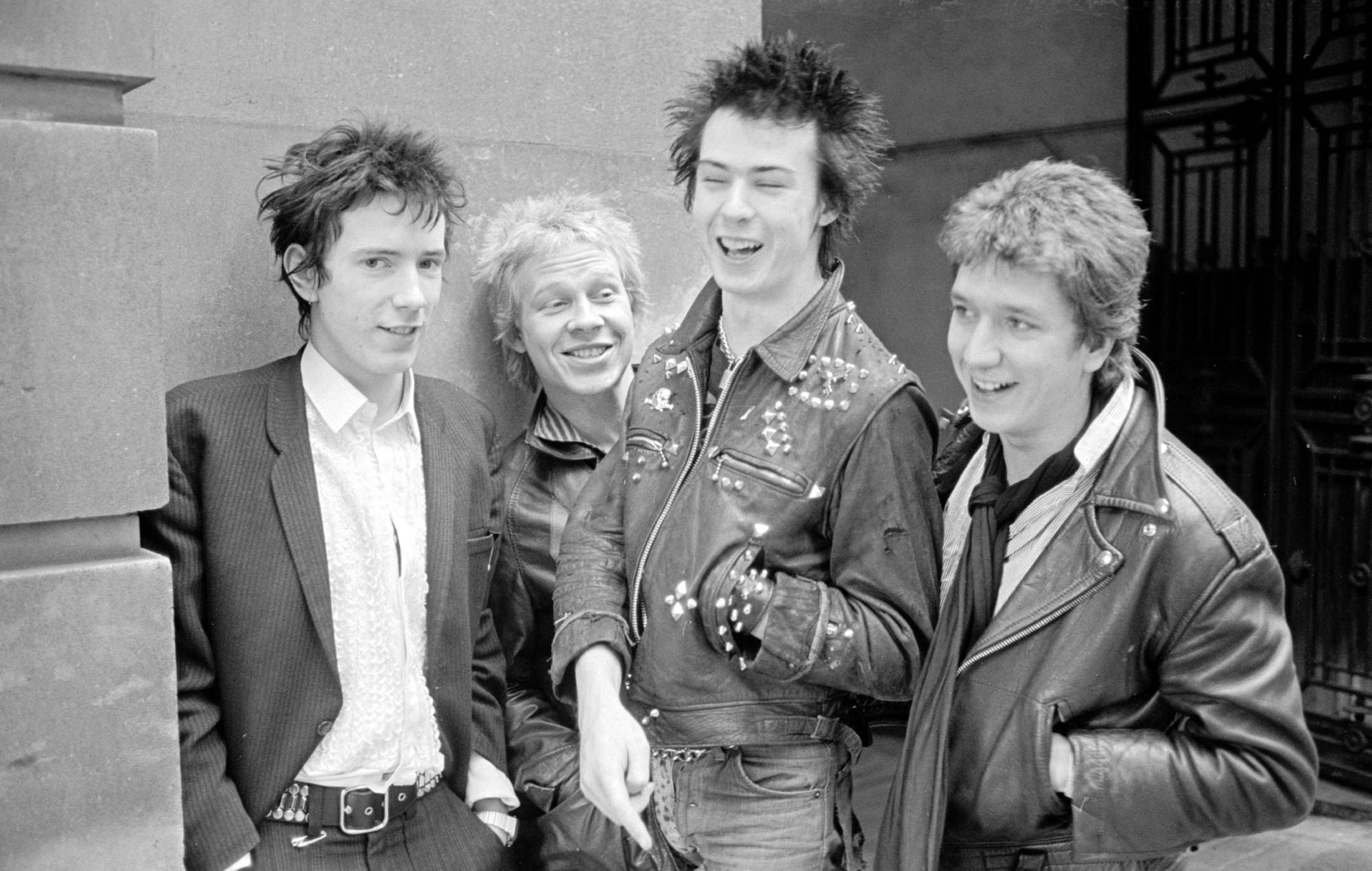Sex Pistols: John Lydon, alias Johnny Rotten, Paul Cook, Sid Vicious et Steve Jones, (photo de John Mead / Mirrorpix / Mirrorpix via Getty Images)