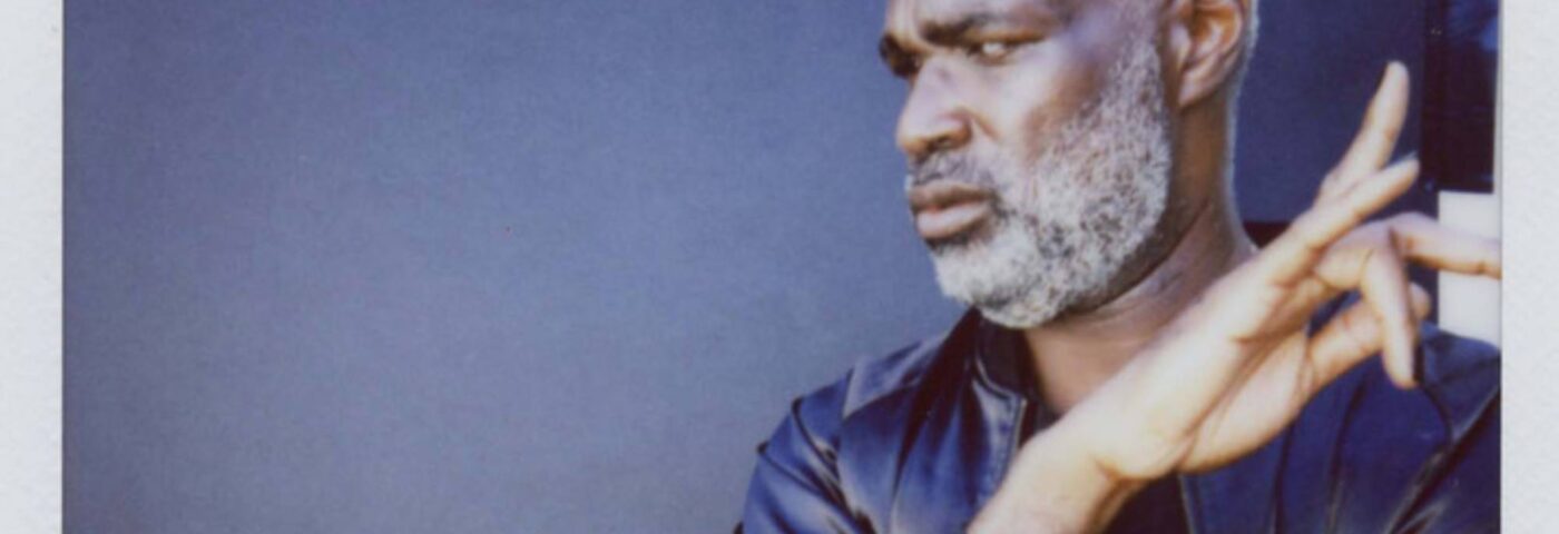 TV sur la radio Tunde Adebimpe partage le réflexion «Drop» et annonce le premier album solo «Thee Black Boltz»