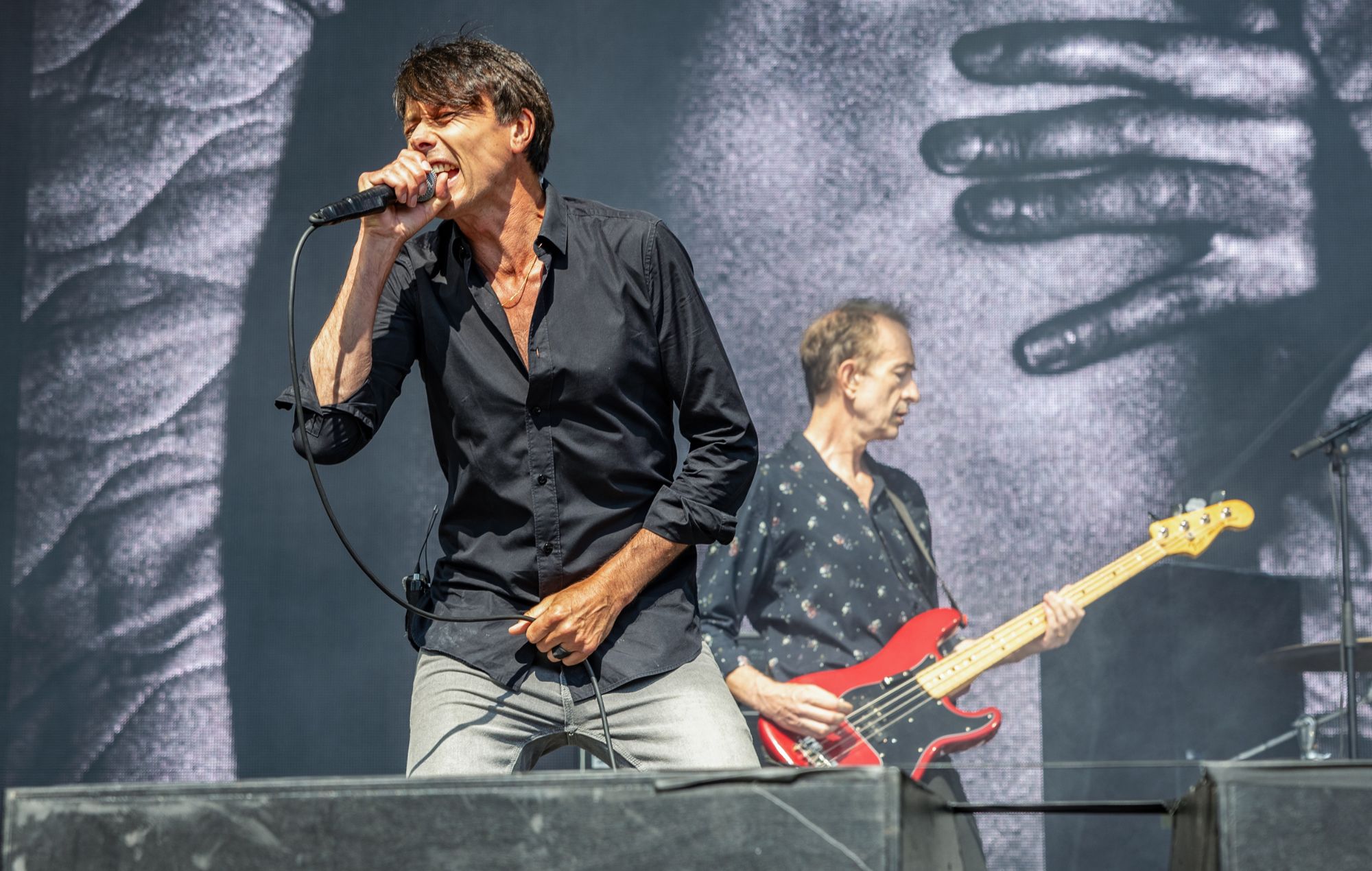 Brett Anderson (L) et Matt Osman de Suede se produisent sur scène pendant le jour 4 de Bergenfest 2023 le 17 juin 2023