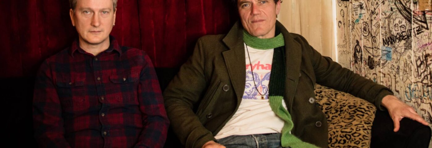 Michael Shannon & Jason Narducy et ses amis pour jouer à la tournée «  Fables of the Reconstruction '' de Rem lors de la tournée au Royaume-Uni en 2025