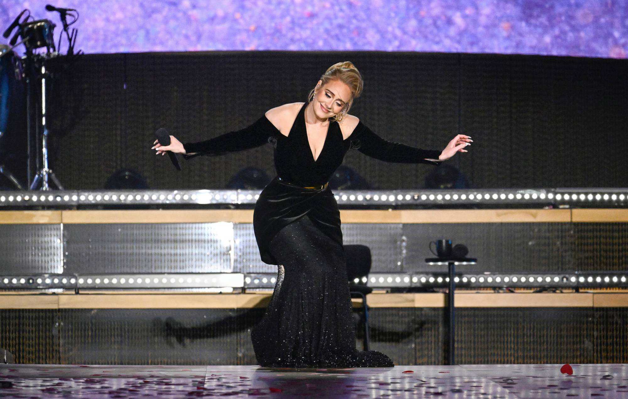 dele se produit sur scène alors qu'American Express présente BST Hyde Park à Hyde Park le 1er juillet 2022 à Londres, en Angleterre. (Photo de Gareth Cattermole/Getty Images pour Adele)