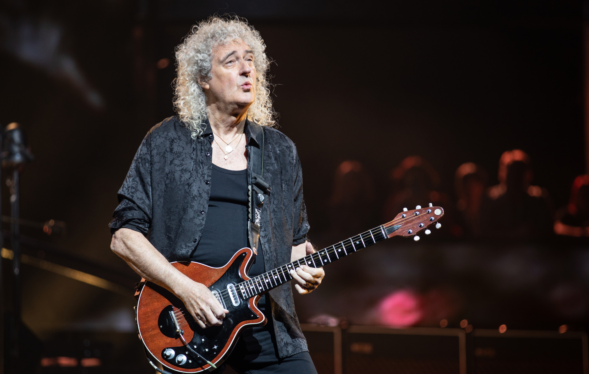 Brian May sur scène avec Queen