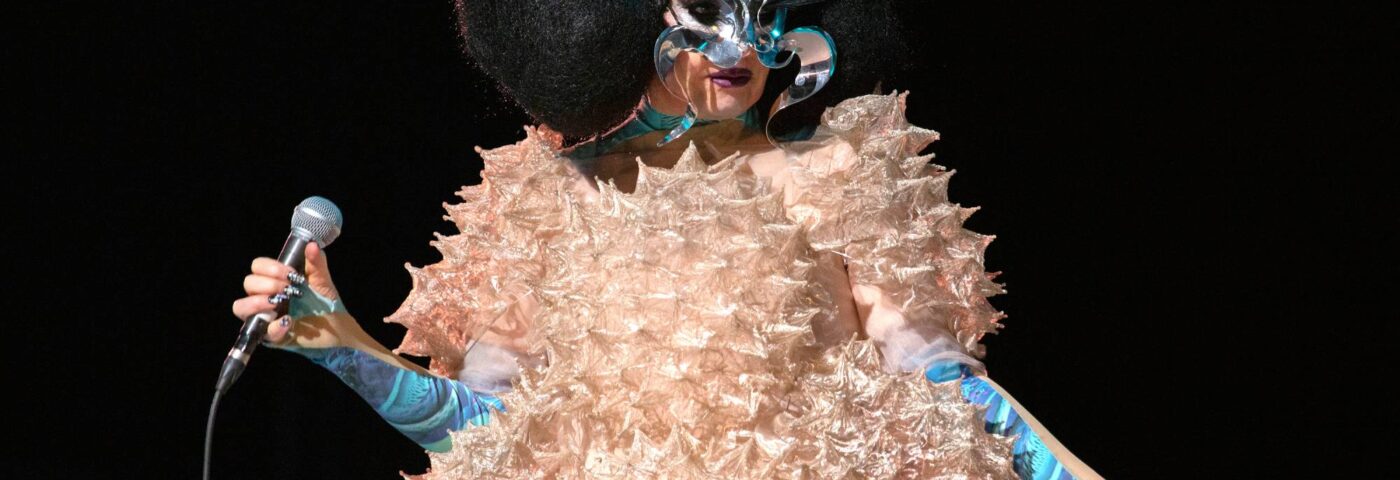 Björk annonce la diffusion en direct du film du concert « Cornucopia » cette semaine