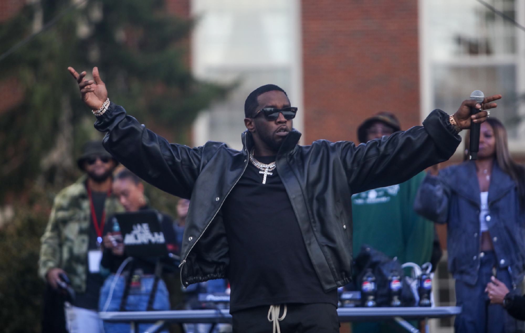 Diddy jouant en direct en 2023