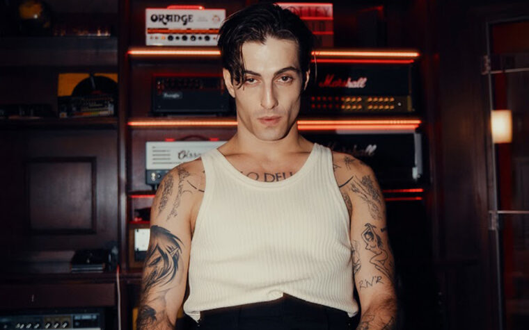 Damiano David de Måneskin partage une couverture ardente de Mark Ronson et Miley Cyrus `` Rien ne se brise comme un cœur ''