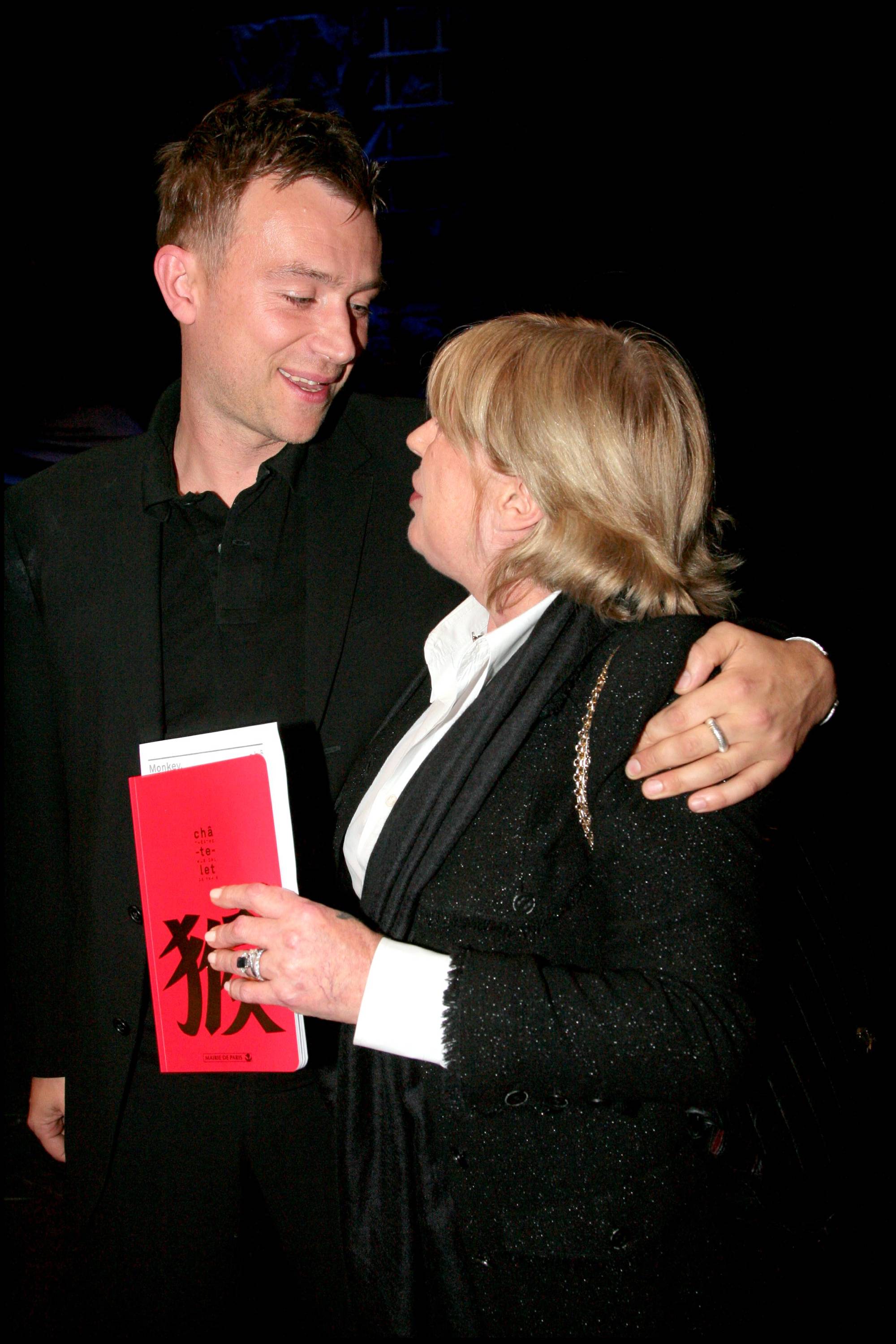 Damon Albarn et Marianne Faithfull - "Monkey Journey to the West" 9 Actes-Opera au Chatelett Theatre selon la littérature chinoise Xi Jou. (Photo de Bertrand Rindoff Petroff / Getty Images)