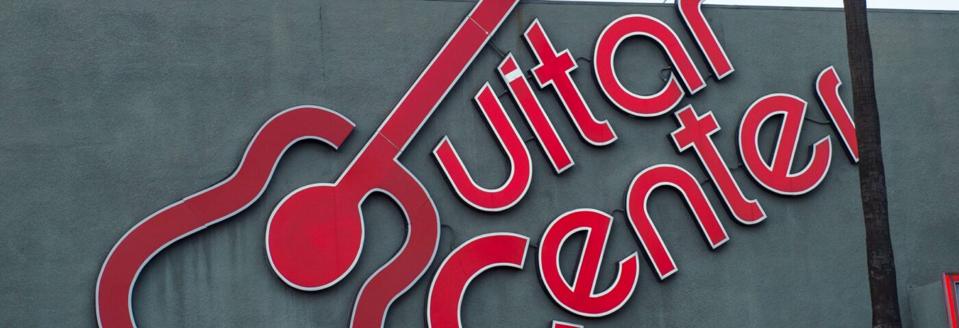 Guitar Center lance une initiative pour remplacer les instruments perdus dans les incendies de forêt de Los Angeles