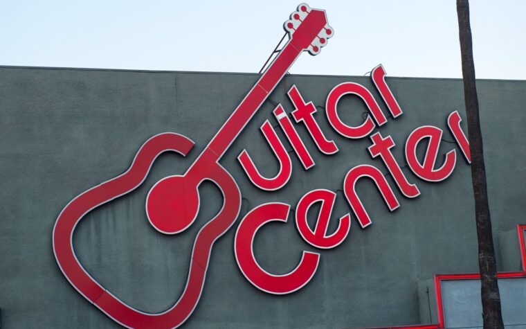 Guitar Center lance une initiative pour remplacer les instruments perdus dans les incendies de forêt de Los Angeles
