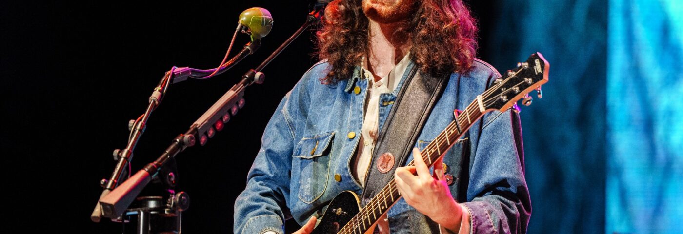 Hozier ajoute de nouvelles dates d'été américaines à la tournée «Unreal Unreal Unarth»