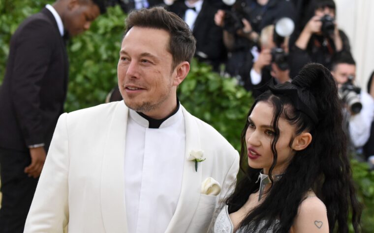 Grimes demande aux gens de "cesser de publier des images de mon enfant partout" après les images virales de la Maison Blanche Elon Musk