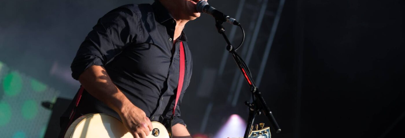 Le nouvel album de Manic Street Preachers «  Critical Thinking '' Date de sortie retardé