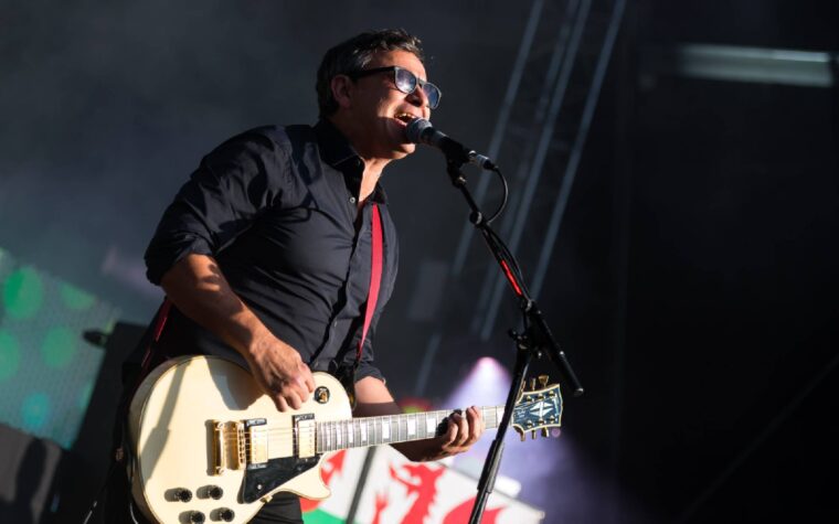Le nouvel album de Manic Street Preachers `` Critical Thinking '' Date de sortie retardé