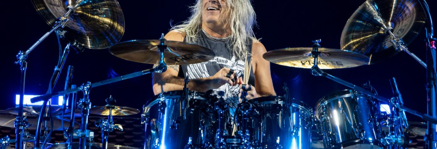 Les Scorpions reportent la résidence à Las Vegas pour que le batteur Mikkey Dee se remette d'une maladie