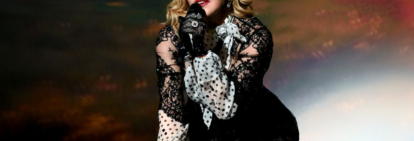 Madonna interprète surprise le stand-up au New York Comedy Club