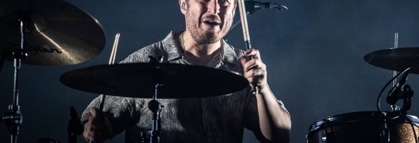 Matt Helders d'Arctic Monkeys rejoint Cameo pour aider les personnes touchées par les incendies de forêt à Los Angeles