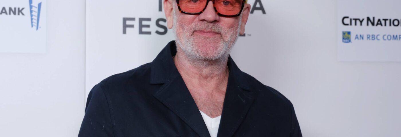 Michael Stipe du REM appelle au black-out de Facebook et Instagram pour protester contre l'avancée de l'extrême droite américaine