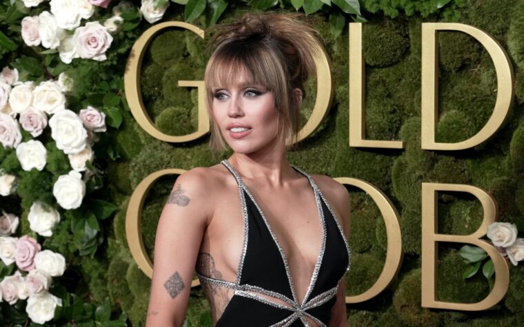 Miley Cyrus à être "si fier" des "erreurs" passées et de ce qu'elle changerait