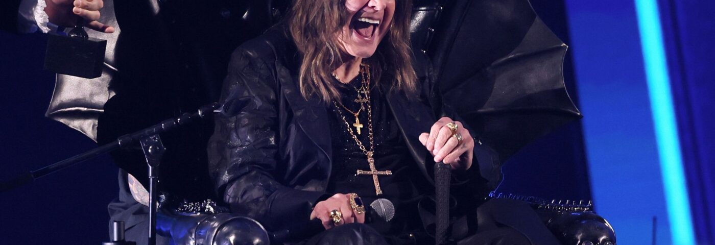 Ozzy Osbourne dit que Noël « me fout le cul », se souvient avoir bu « 28 gallons d'alcool » pour s'en sortir