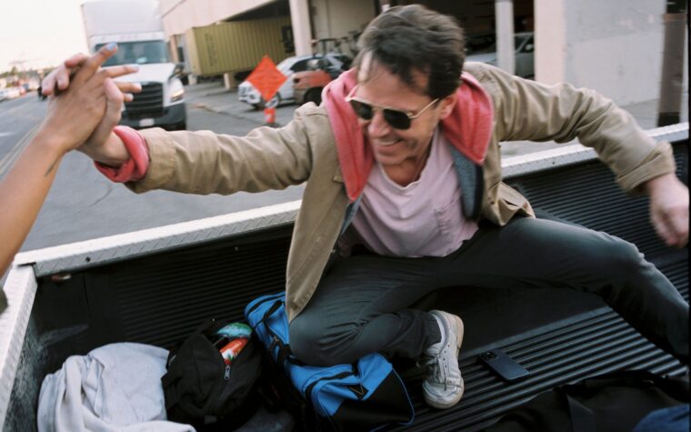 Regardez Andrew Scott jouer dans une vidéo dramatique pour le "Masterpiece of a Song" de Sam Fender "qui regarde"