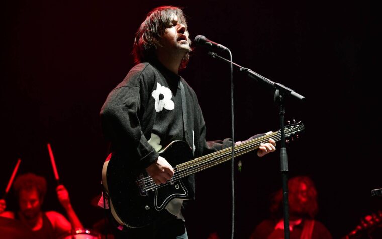 Regardez Bright Eyes revenir sur scène après sa convalescence et jouer « June On The West Coast » pour la première fois en 14 ans.
