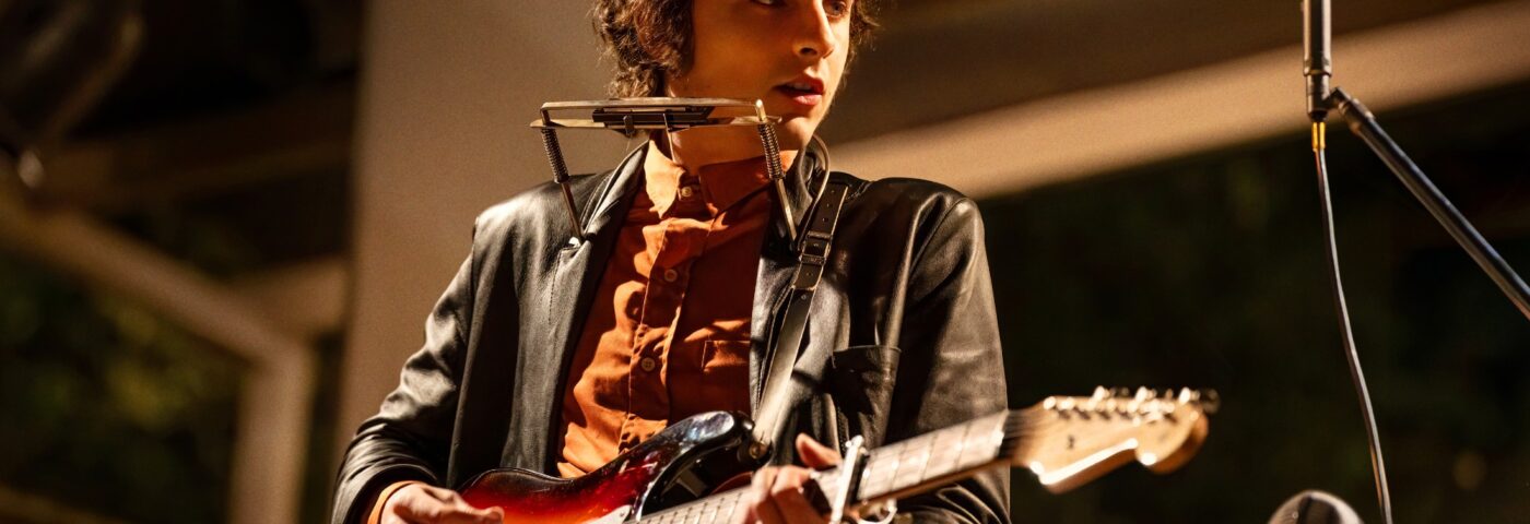 Regardez Timothee Chalamet jouer trois chansons de Bob Dylan tout en hébergeant 'SNL'