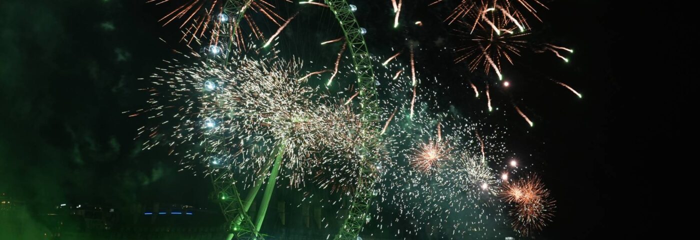 Regardez le London Eye illuminé dans le feu d'artifice Brat Green de Charli XCX pour le réveillon du Nouvel An