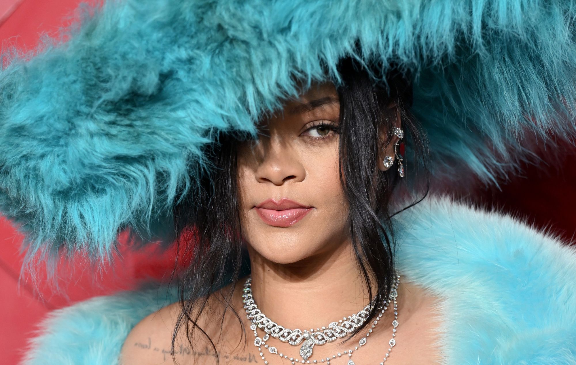 Rihanna assiste aux Fashion Awards 2024