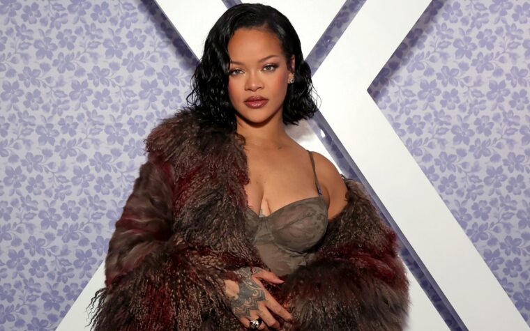 Rihanna souhaite "Happy Antiversary" à son dernier album car il aura neuf ans