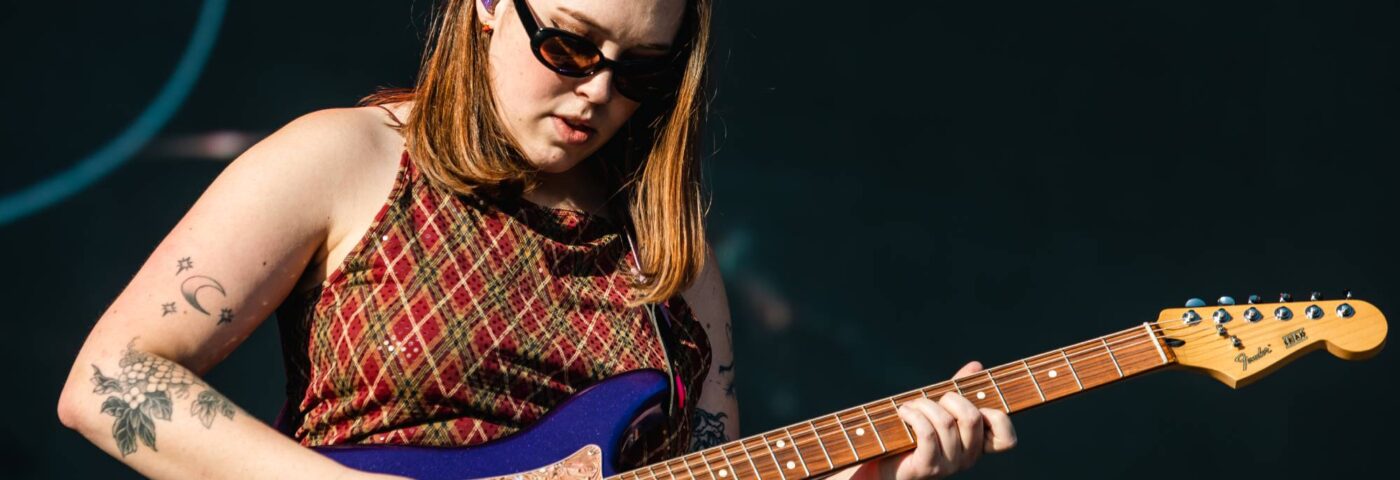 Soccer Mommy dit que les artistes « ne devraient pas avoir à divulguer des conneries très personnelles et privées pour que les gens les écoutent »