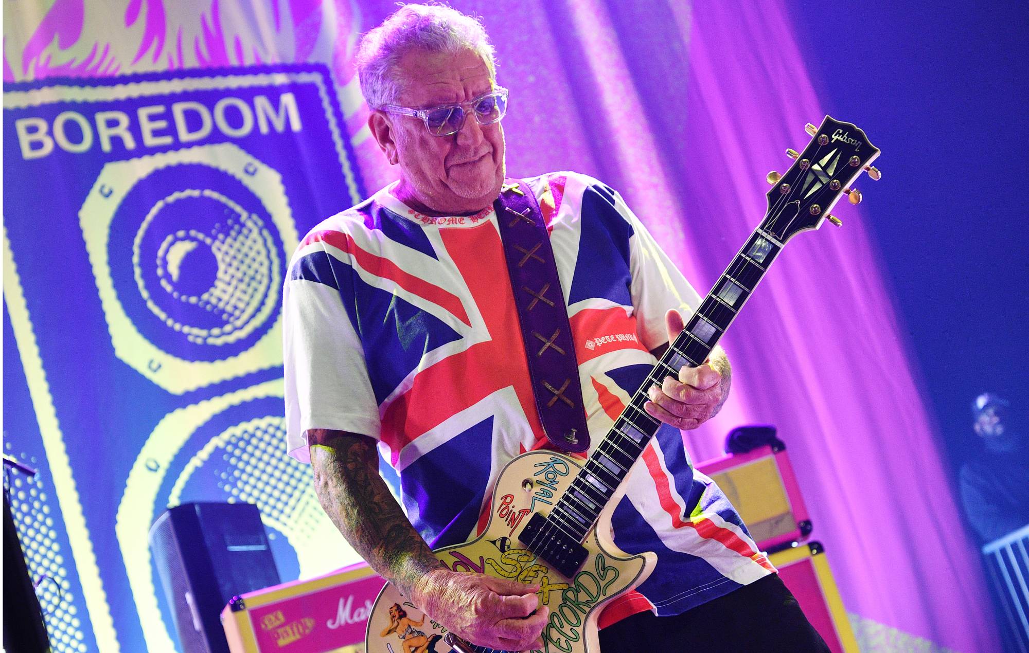 Steve Jones de Sex Pistols se produit au O2 Forum Kentish Town le 26 septembre 2024 à Londres, en Angleterre. (Photo de Jim Dyson / Getty Images)