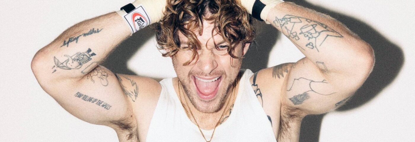 Tom Grennan partage le single d'Euphorique 'Shadowboxing' et annonce un nouvel album «Everywhere I Iled Me a conduit là où je ne veux pas être» avec la tournée britannique