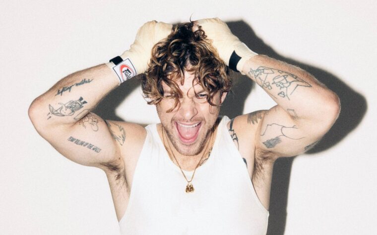 Tom Grennan partage le single d'Euphorique 'Shadowboxing' et annonce un nouvel album «Everywhere I Iled Me a conduit là où je ne veux pas être» avec la tournée britannique