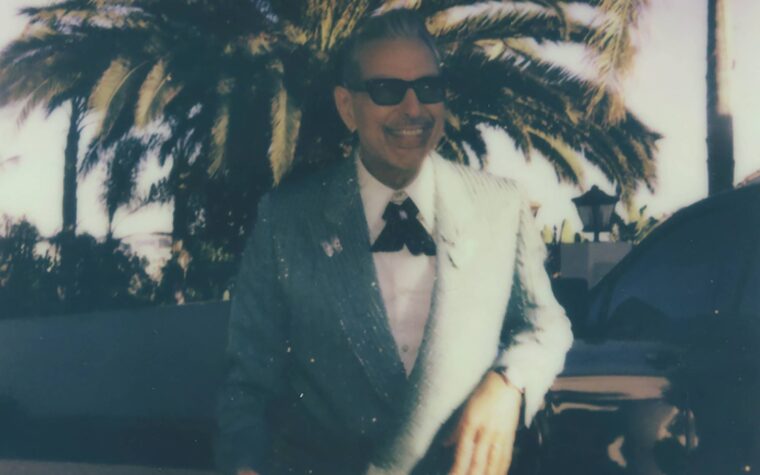 Jeff Goldblum annonce un nouvel album «Still Blooming» - avec Ariana Grande, Scarlett Johansson et plus encore