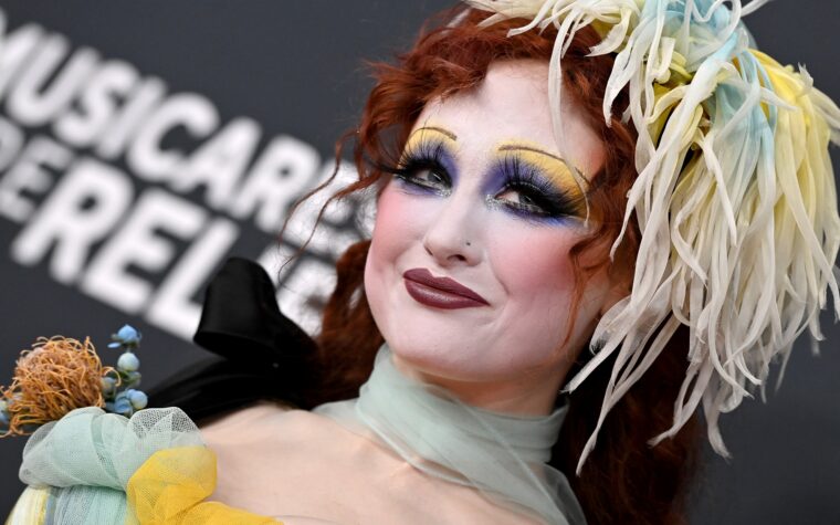 "Les gens trans ont toujours existé et ils existeront pour toujours - sachez que la musique pop se soucie de vous"