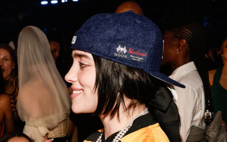 Le Yorkshire Mill "complètement surpris" de Billie Eilish portant leur casquette de baseball à 2025 Grammys