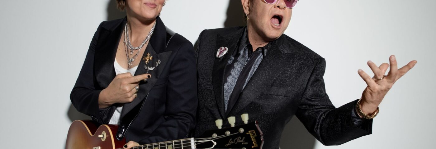 Elton John et Brandi Carlile annoncent officiellement l'album collaboratif «Qui croit aux anges? – Découvrez la chanson titre et le film «Making of»