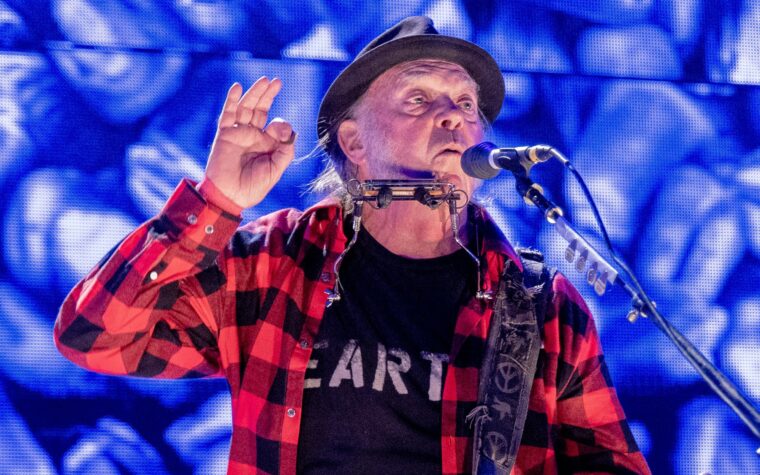 Neil Young partage une mise à jour prometteuse sur le nouvel album Chrome Hearts
