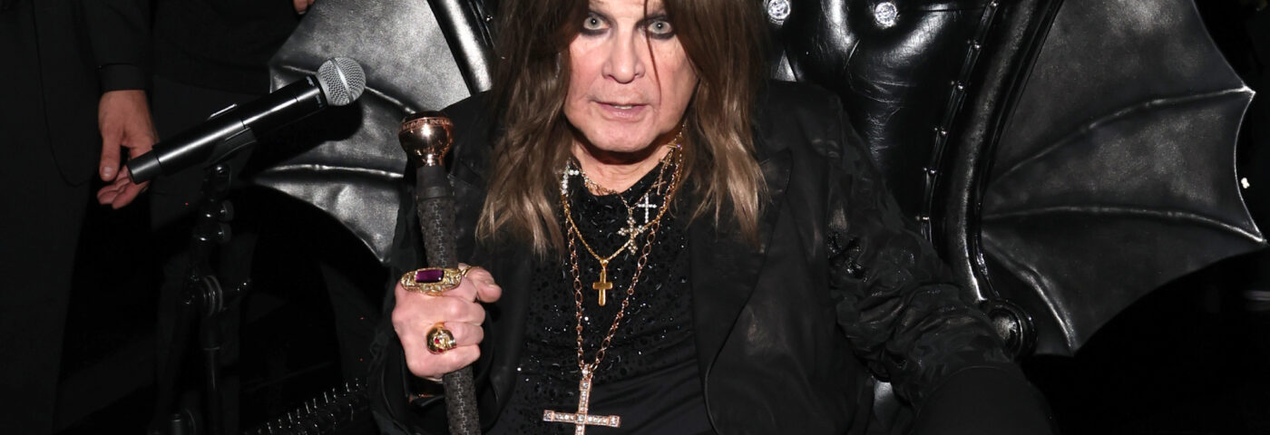 Ozzy Osbourne dit qu'il « ne peut pas marcher » avant l'émission finale de Black Sabbath – Sharon dit que la maladie « n'affecte pas sa voix » Ozzy Osbourne dit qu'il « ne peut pas marcher » avant l'émission finale de Black Sabbath – Sharon dit que la maladie « n'affecte pas sa voix »