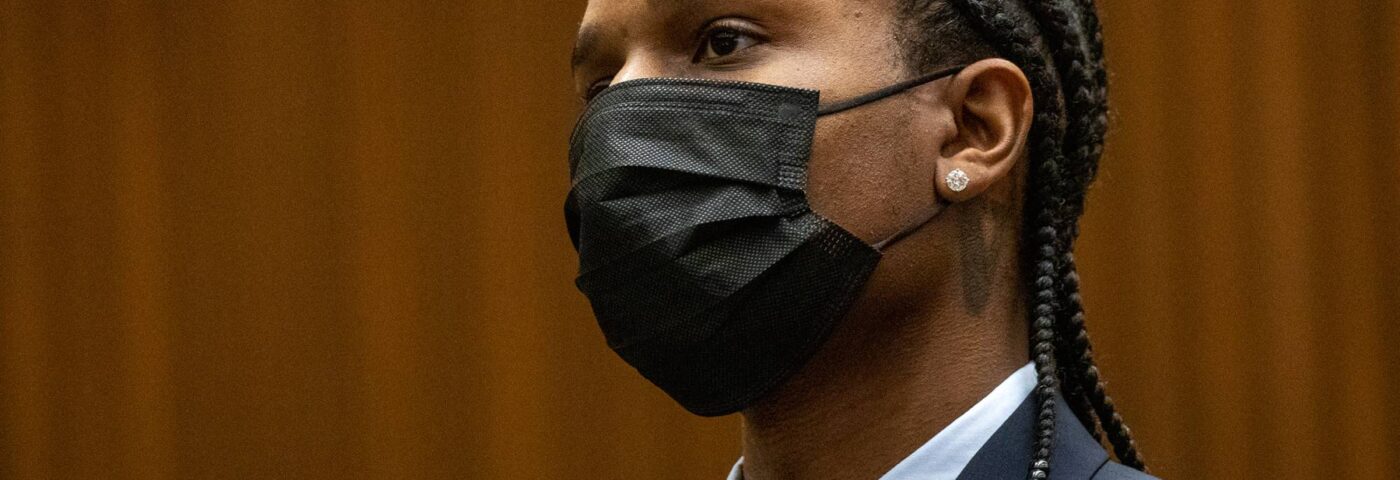 Un $ ap rocky a été raillé par une victime présumée de « tirer sur ce faux arme », explique le témoin