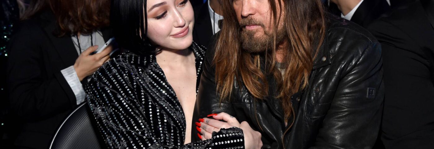 Noah Cyrus jette le soutien derrière le nouveau single de papa Billy Ray Ray Cyrus au milieu de la famille des affirmations est «vraiment inquiet» pour lui Noah Cyrus jette le soutien derrière le nouveau single de papa Billy Ray Ray Cyrus au milieu de la famille des affirmations est «vraiment inquiet» pour lui