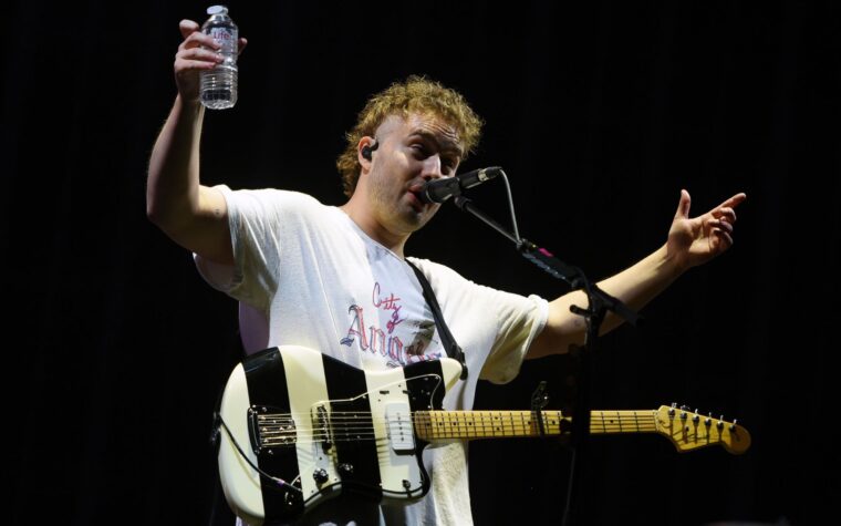 Sam Fender annonce plus d'énormes spectacles de plein air au Royaume-Uni pour l'été 2025