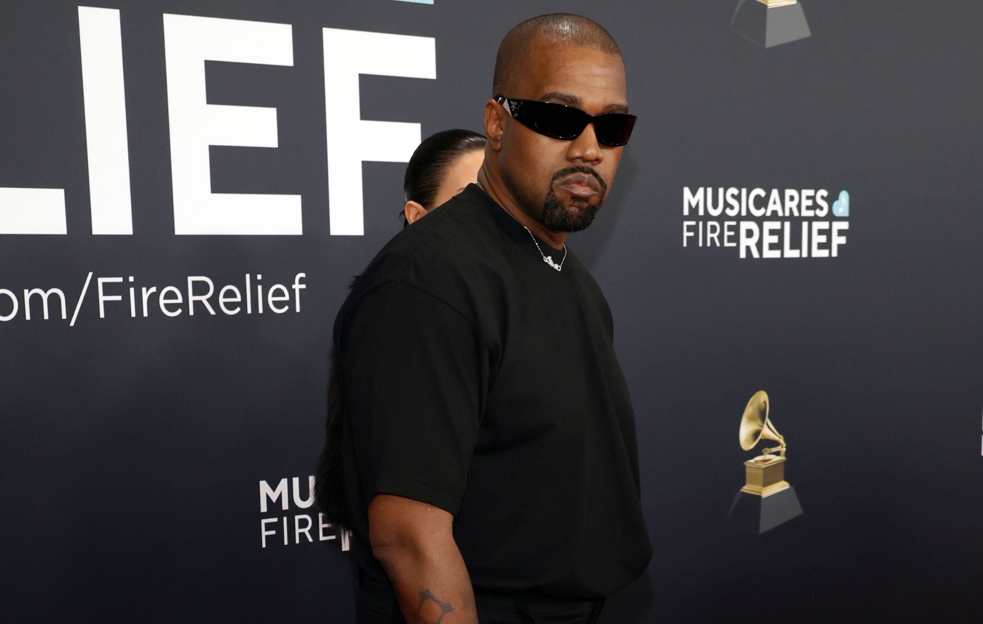 Kanye West assiste aux 67e Grammy Awards