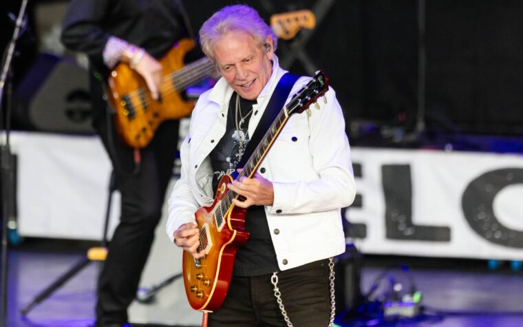 L'ancien guitariste des Eagles Don Felder partage la mise à jour après une urgence médicale sur scène