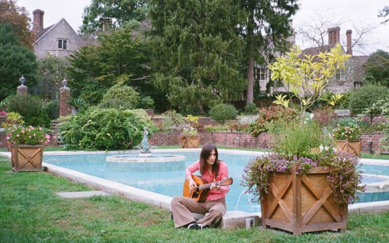 Le Brian d'Adario des Twigs de citron annonce son premier album solo avec une piste de titre amoureuse «Till the Morning»