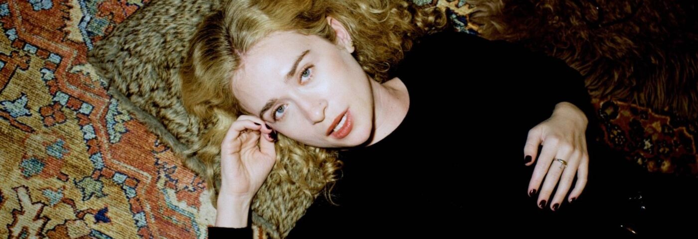 Écoutez le point de vue de Blondhell ​​sur une « chanson d'amour » sur le nouveau single « Two Times »