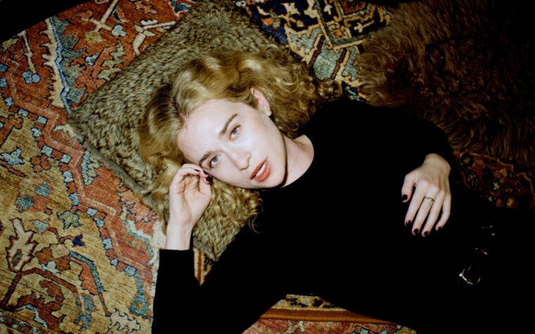 Écoutez le point de vue de Blondhell ​​sur une "chanson d'amour" sur le nouveau single "Two Times"