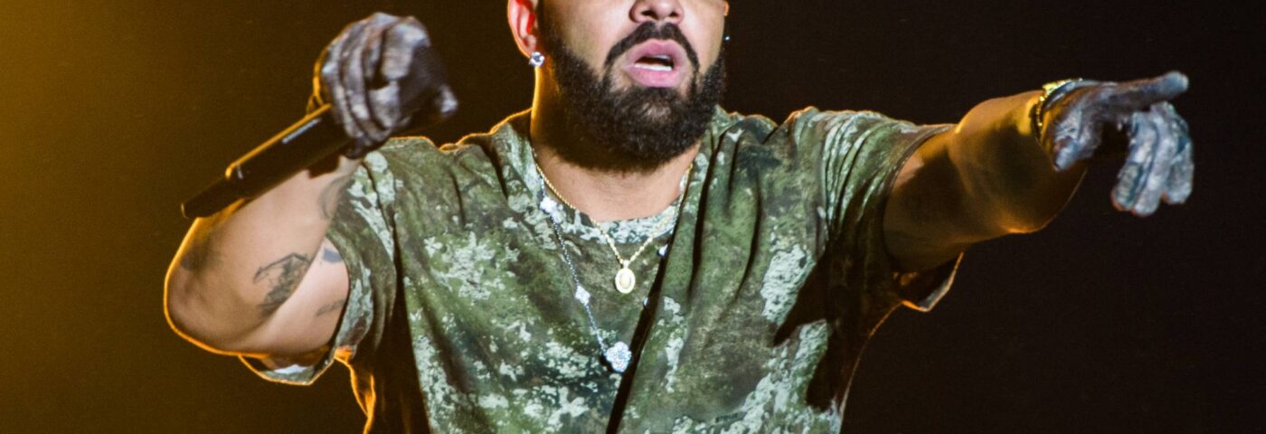 Drake donne à Fan 20 000 $ après les avoir battus chez Rock-Paper-Sissers