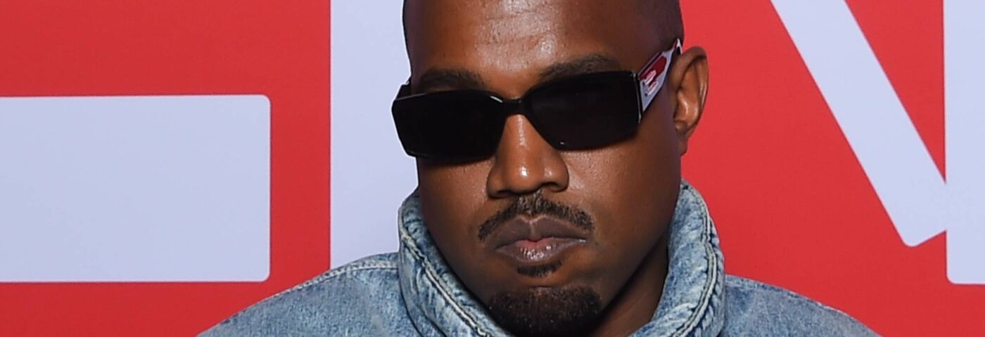Kanye West produit plus de vêtements de croix gammée après avoir affirmé qu'il n'était « pas nazi »