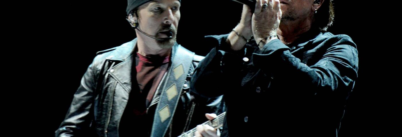 U2 Partagez le message et le piano à l'appui de l'Ukraine et du président Zelenskyy